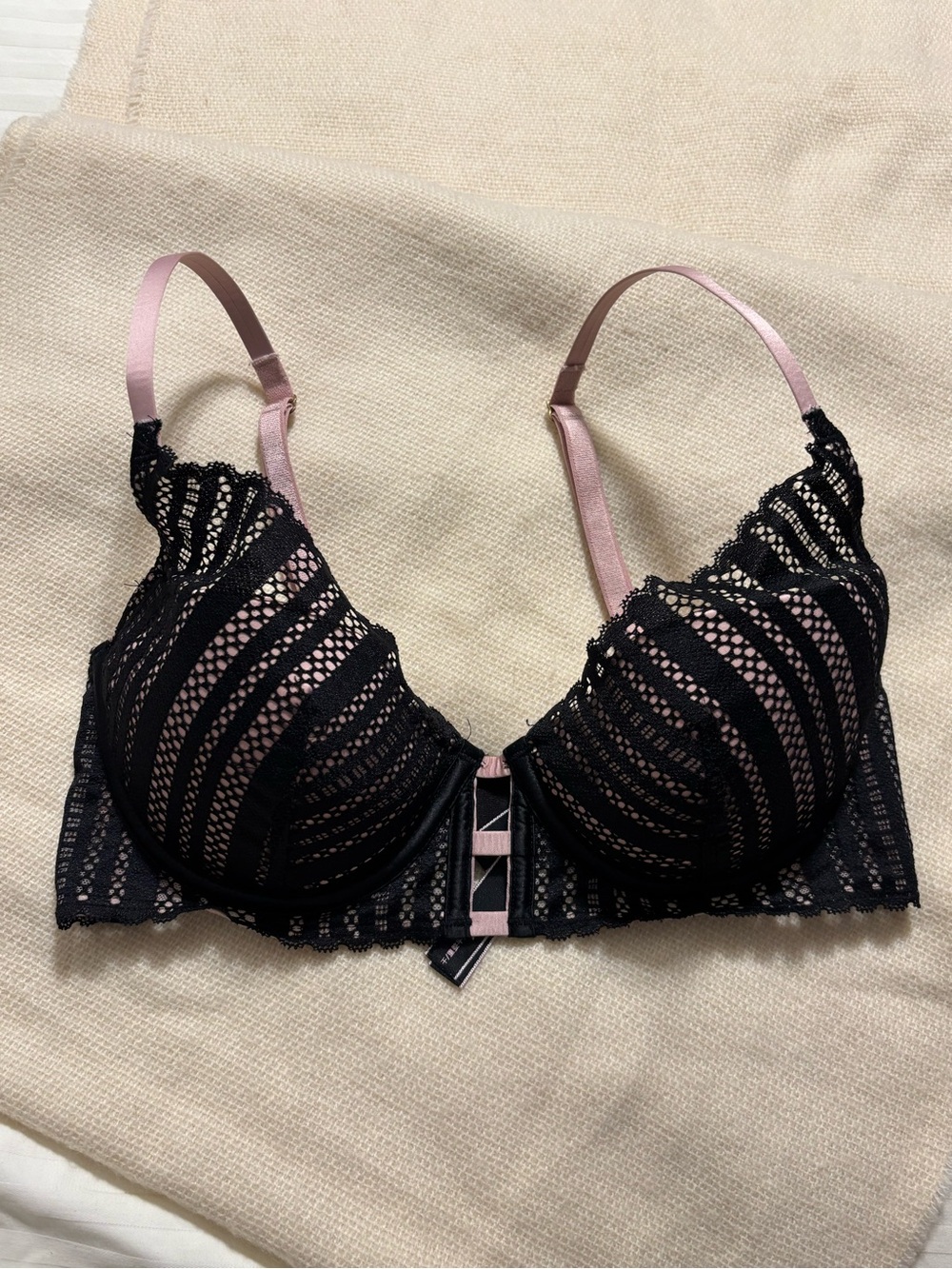 Victoria's Secret Black & Pink Lace Lined Plunge Bra